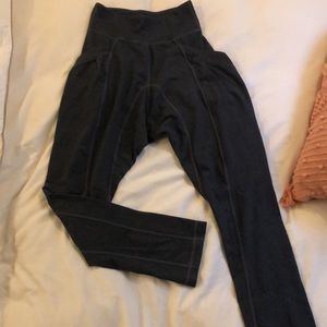 Lululemon Drop crotch cargo pants Sz 2